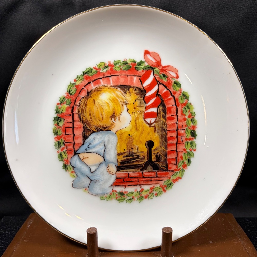 Jasco 1982 Christmas Plate Fine Porcelain 22K Gold Edged Boy Fireplace Japan 6.5